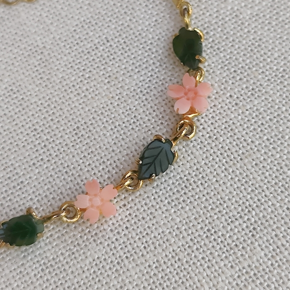 Vintage Jade And Coral Rose Bracelet - Picture 4 of 9